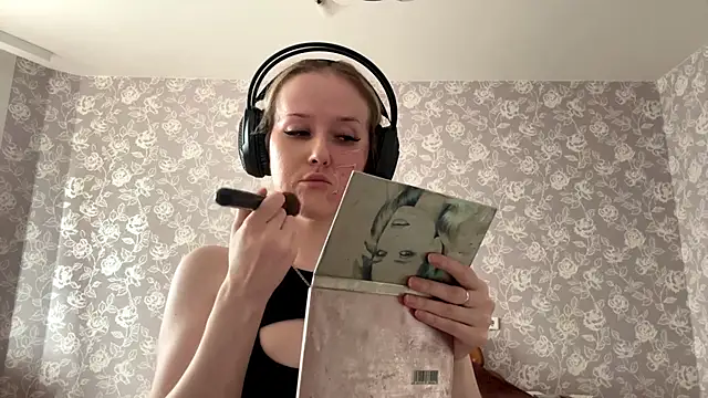 ElmiraGildea online show from April 2026 01:05:01 PM