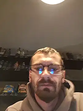 jozsi1995 online show from April 2026 07:06:01 PM