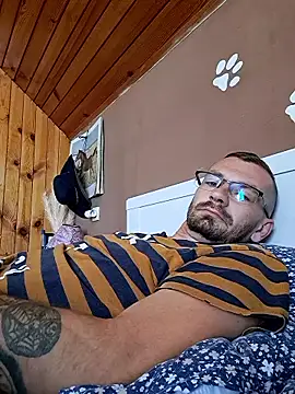 jozsi1995 online show from June 2026 07:40:02 AM