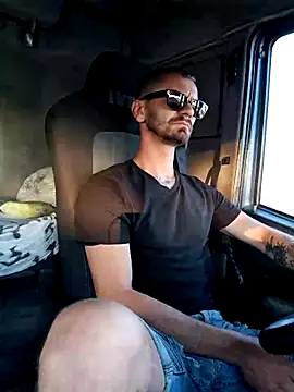 jozsi1995 online show from June 2026 03:33:02 AM