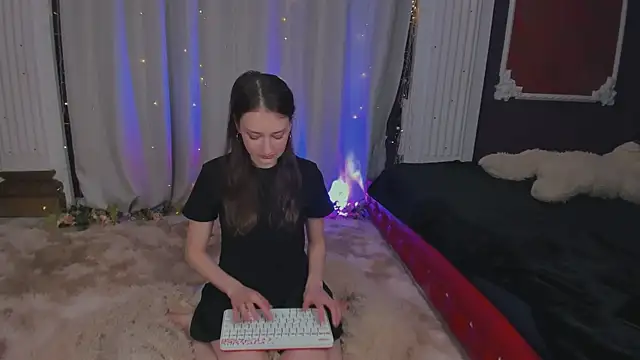 Snapshot of _SummerLila chatting on April 2026 01:49:02 PM SummerLila online show from April 2026 01:49:02 PM