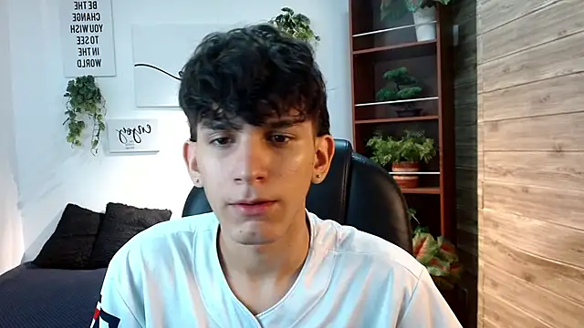 Snapshot of billy_wild chatting on May 2026 01:17:02 PM billy wild online show from May 2026 01:17:02 PM
