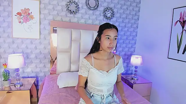 Amber Ashfang online show from April 2026 11:19:02 AM