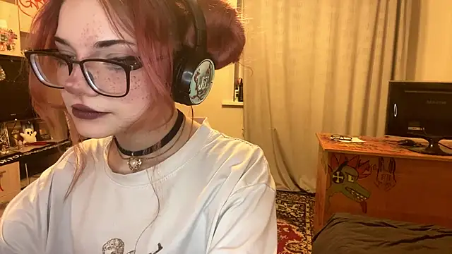 Snapshot of RedHeadCat chatting on April 2026 09:41:02 PM RedHeadCat online show from April 2026 09:41:02 PM