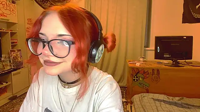 Snapshot of RedHeadCat chatting on May 2026 10:41:02 PM RedHeadCat online show from May 2026 10:41:02 PM