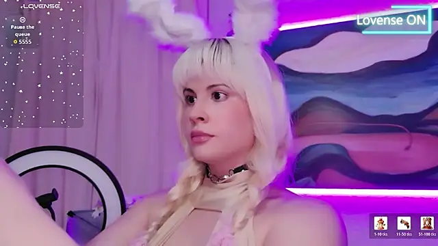 ItsAuroraBorealis online show from April 2026 05:05:02 AM