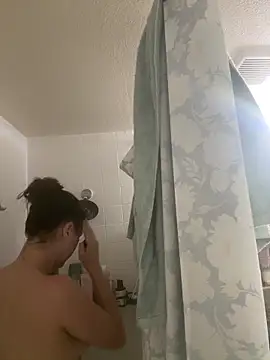 BratTezz online show from April 2026 11:38:01 PM