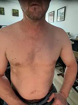 Snapshot of GeetarLuvver chatting on April 2026 05:32:01 PM GeetarLuvver online show from April 2026 05:32:01 PM