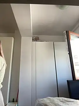 Snapshot of SweetLilTrouble chatting on April 2026 09:43:01 AM SweetLilTrouble online show from April 2026 09:43:01 AM