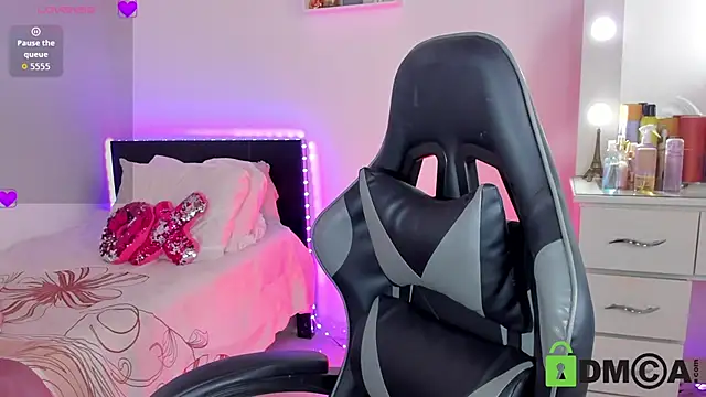 esmeralda le online show from May 2026 08:26:02 PM