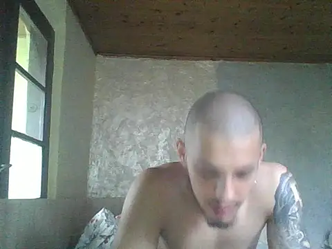 Snapshot of robertmrn112 chatting on June 2026 05:11:02 PM robertmrn112 online show from June 2026 05:11:02 PM