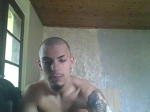 Snapshot of robertmrn112 chatting on June 2026 01:21:02 PM robertmrn112 online show from June 2026 01:21:02 PM