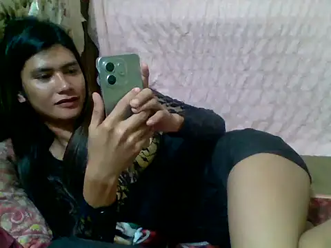 luna veille online show from May 2026 01:03:02 AM