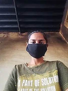 Snapshot of x_priya chatting on April 2026 07:19:01 AM x priya online show from April 2026 07:19:01 AM