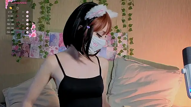 LunaNyanmi online show from May 2026 02:36:02 PM