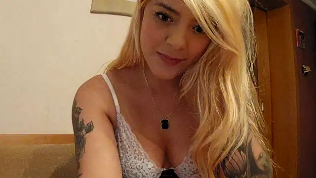 Snapshot of SilvyDiamond chatting on May 2026 04:04:02 PM SilvyDiamond online show from May 2026 04:04:02 PM