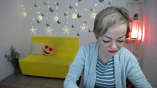 Snapshot of NikaMayu chatting on May 2026 05:24:01 AM NikaMayu online show from May 2026 05:24:01 AM