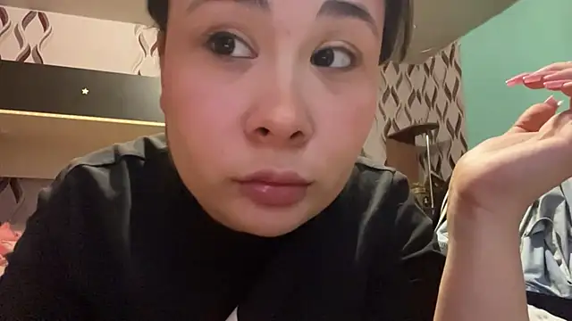 Snapshot of chatting on April 2026 04:07:01 PM online show from April 2026 04:07:01 PM