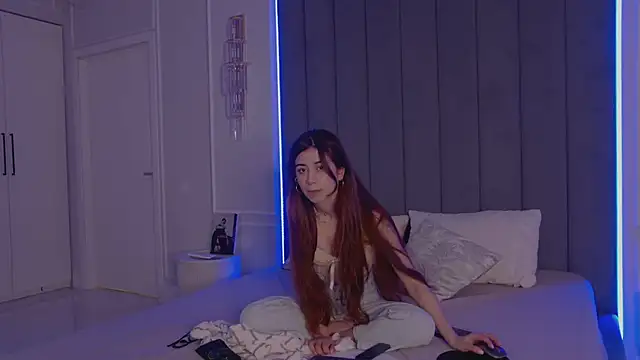 Snapshot of CarolineCox chatting on April 2026 03:01:01 PM CarolineCox online show from April 2026 03:01:01 PM