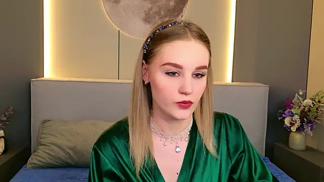 Snapshot of Molly_Voses chatting on June 2026 08:51:01 PM Molly Voses online show from June 2026 08:51:01 PM