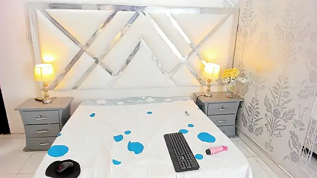 scarlettecortes online show from April 2026 02:33:01 PM