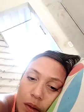 Raianaferreira online show from April 2026 07:03:02 PM