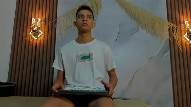 Ethanhot os online show from April 2026 06:57:02 PM