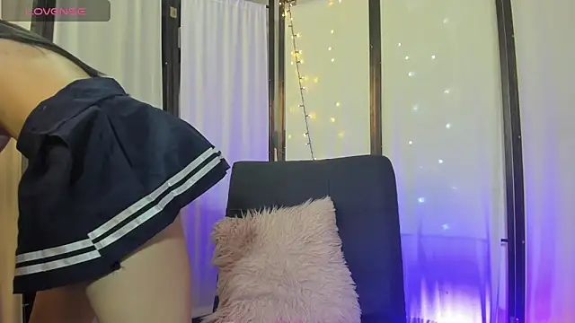 JadeMills2 online show from April 2026 07:52:01 PM