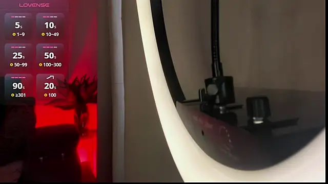 Snapshot of ross_lee chatting on April 2026 09:37:01 PM ross lee online show from April 2026 09:37:01 PM