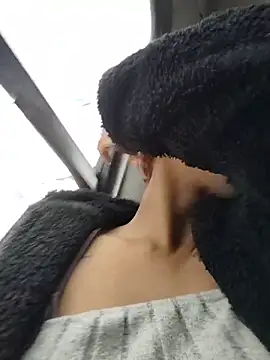 Mia 0-4 online show from April 2026 08:35:02 PM