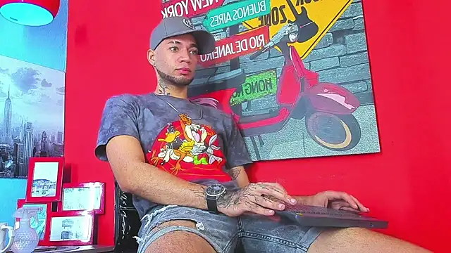 Daniel huge22 online show from April 2026 02:00:02 PM