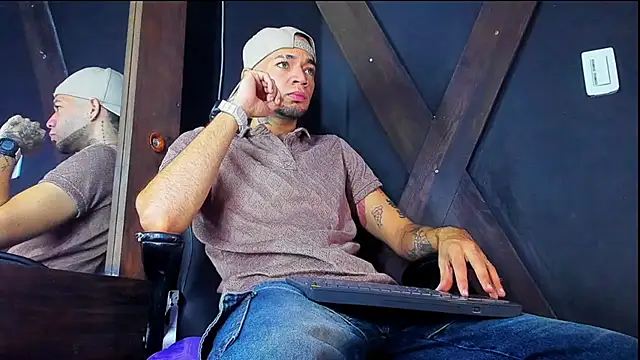 Daniel huge22 online show from April 2026 01:37:02 PM