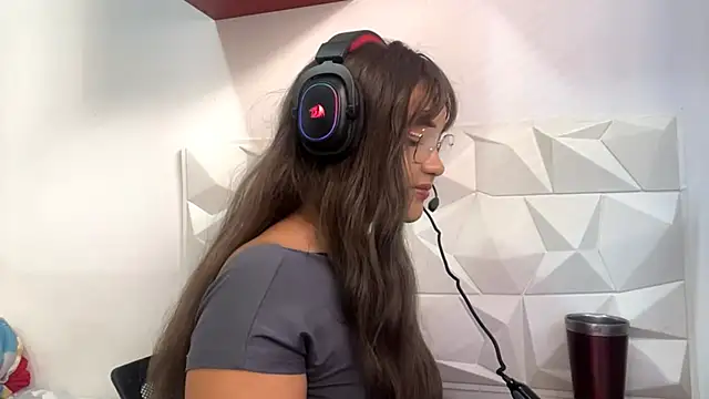 Snapshot of IsisValentine chatting on April 2026 04:01:01 PM IsisValentine online show from April 2026 04:01:01 PM