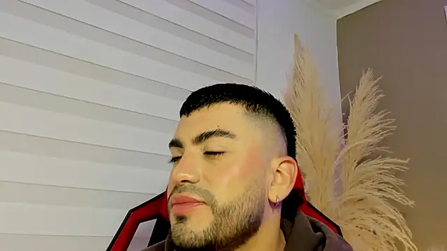 Snapshot of Alexander_Diazz chatting on May 2026 01:51:02 PM Alexander Diazz online show from May 2026 01:51:02 PM