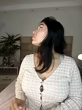 Snapshot of BrendaBloom_ chatting on April 2026 12:54:01 PM BrendaBloom online show from April 2026 12:54:01 PM