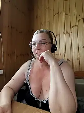 White-Chocolatte online show from May 2026 01:05:02 PM
