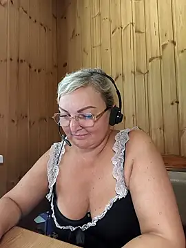 Snapshot of White-Chocolatte chatting on June 2026 06:51:02 AM White-Chocolatte online show from June 2026 06:51:02 AM