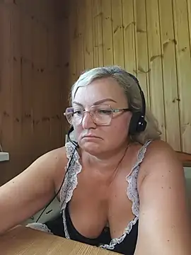 Snapshot of White-Chocolatte chatting on July 2026 07:32:02 AM White-Chocolatte online show from July 2026 07:32:02 AM
