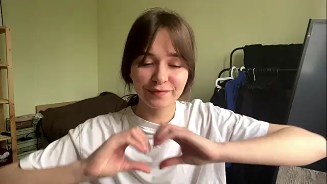 Snapshot of AngelTempt chatting on April 2026 01:22:01 PM AngelTempt online show from April 2026 01:22:01 PM