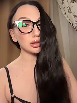 Snapshot of MileyBliss chatting on April 2026 06:31:02 AM MileyBliss online show from April 2026 06:31:02 AM