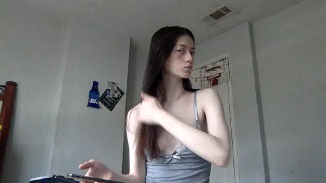 Munchkinbaby72318 online show from May 2026 06:58:01 PM