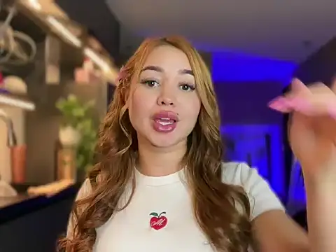 Snapshot of Amber_leaf_ chatting on April 2026 02:17:02 PM Amber leaf online show from April 2026 02:17:02 PM