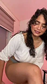 Snapshot of holaRosa chatting on May 2026 10:06:02 PM holaRosa online show from May 2026 10:06:02 PM