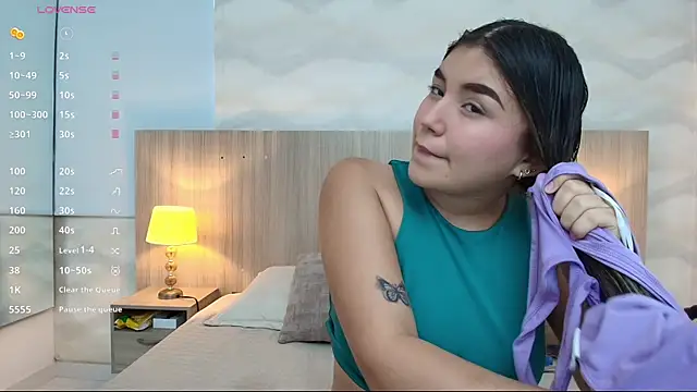 Snapshot of skinny_laura chatting on July 2026 11:02:02 AM skinny laura online show from July 2026 11:02:02 AM