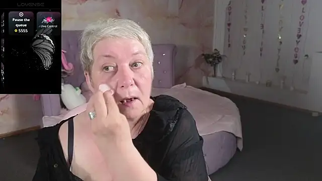 Snapshot of Poppy_Pulse chatting on June 2026 04:34:01 AM Poppy Pulse online show from June 2026 04:34:01 AM