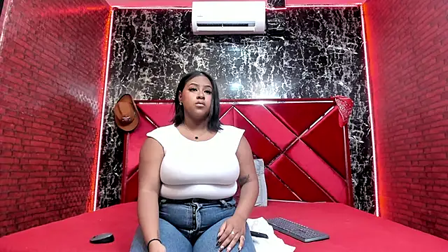 Luu Adams online show from May 2026 07:19:02 PM