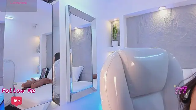 NicolSantos online show from July 2026 11:47:02 AM