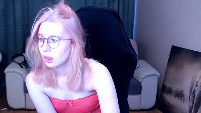 Lily Spark  online show from May 2026 01:01:02 AM