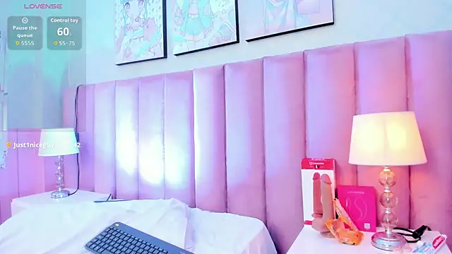 Hellencute18  online show from May 2026 02:03:01 PM