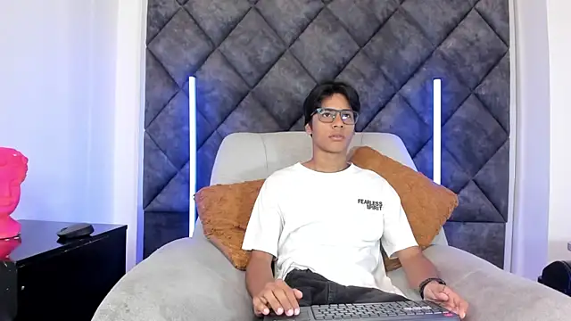 LiamKron online show from May 2026 11:15:01 AM